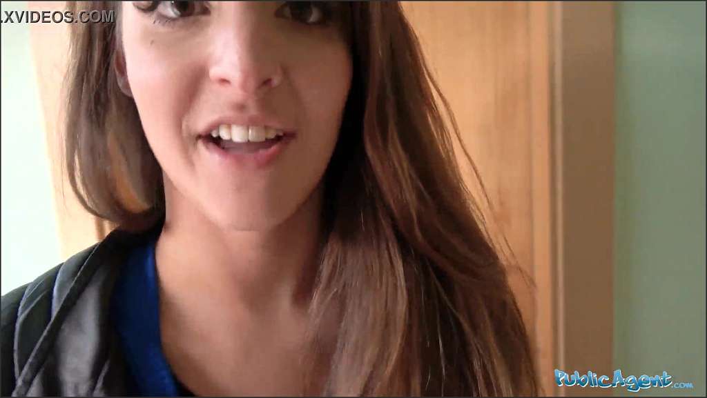 Amirah Adara Lesben treiben es schamlos am Pool