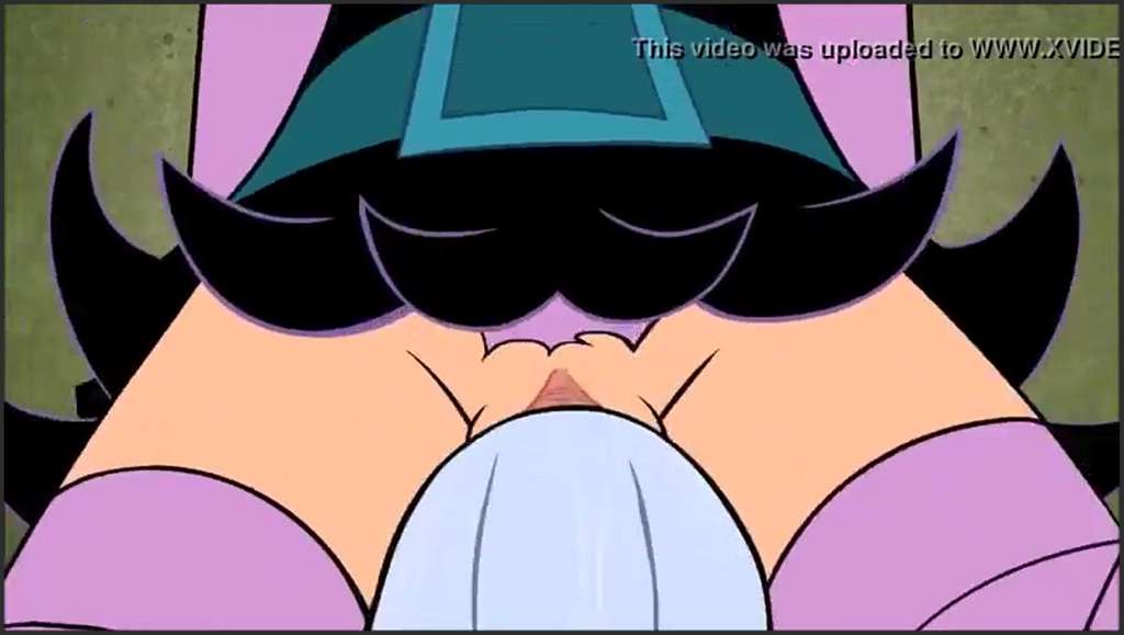 Anime Girl spielt in der Dusche lesbische Spielchen