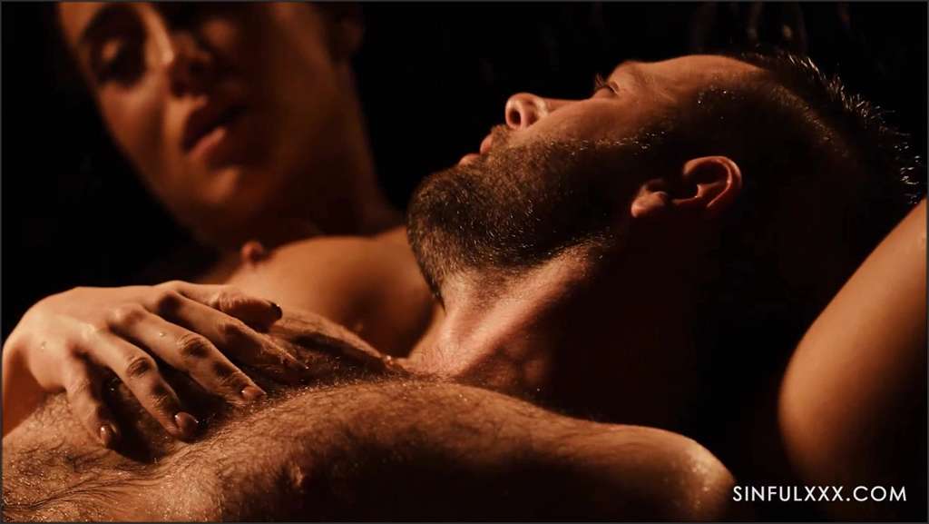 Anna Rose reitet ihren Freund anal
