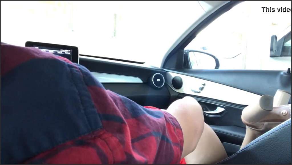 Auto Porno Teen bumst seinen After mit Glasdildo