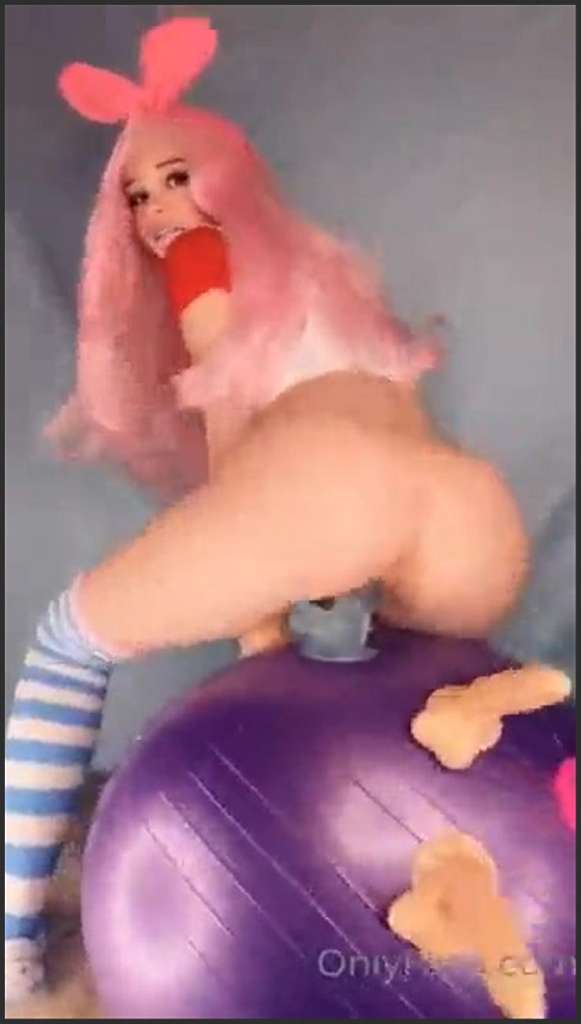 Belle Delphine Doppelfick für Französin mit dickem Hintern