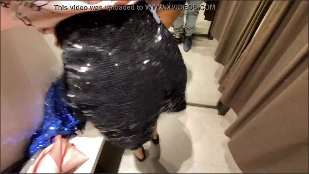 Cocksquirt grün-weißem Kostüm in die getrimmte Fotze gefickt