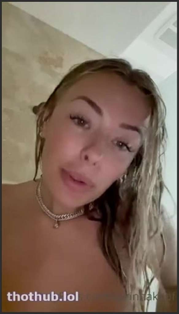 Corinna Kopf Weihnachtsoutfit beim Solosex mit Dildo