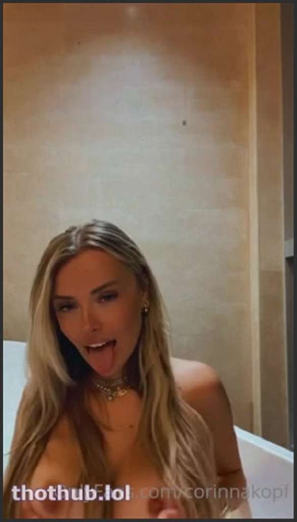 Corinna Kopf fickt gebräunte Asiatin in den Po