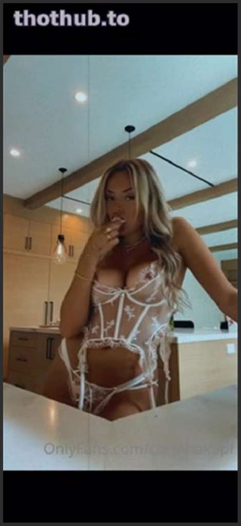 Corinna Kopf lässt sich von einem älteren Kerl die Titten ficken