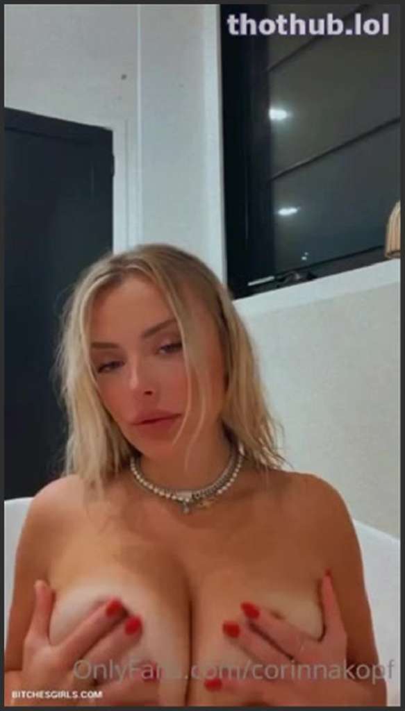 Corinna Kopf mit dickbrüstiger Ebony und blonder Bi-Freundin