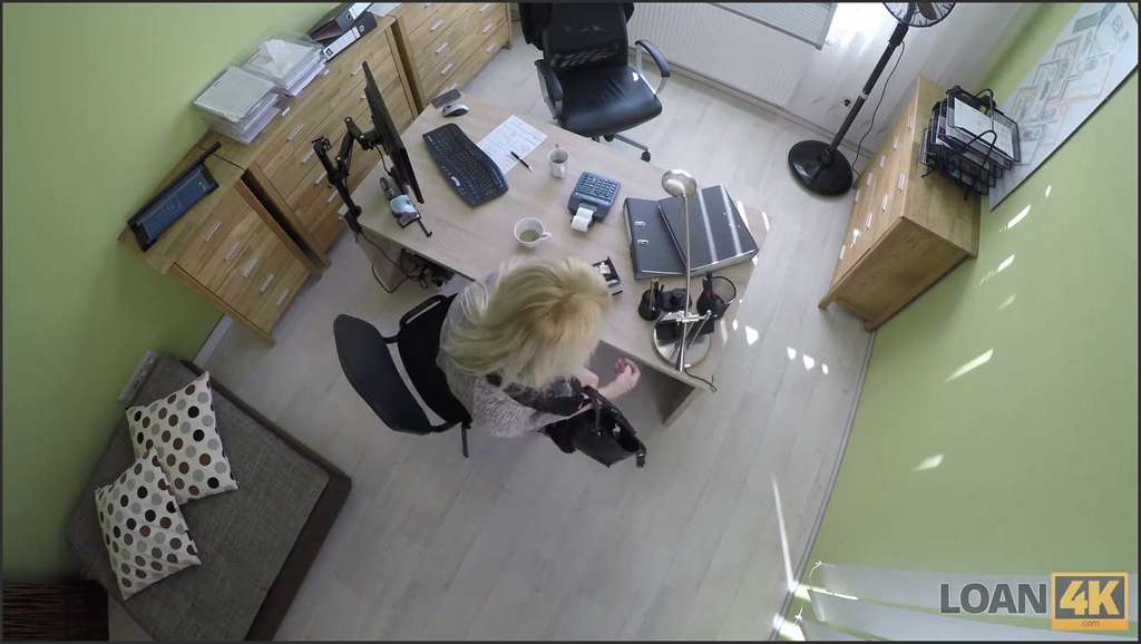 Ella Rose versauter Fick auf dem Polizei Revier