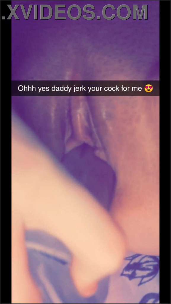 Geiles Snapchat Porno Video masturbiert am Küchenboden
