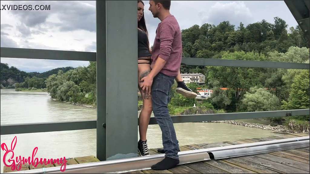 Gymbunny BDSM-Show mit extremen Penetrationen