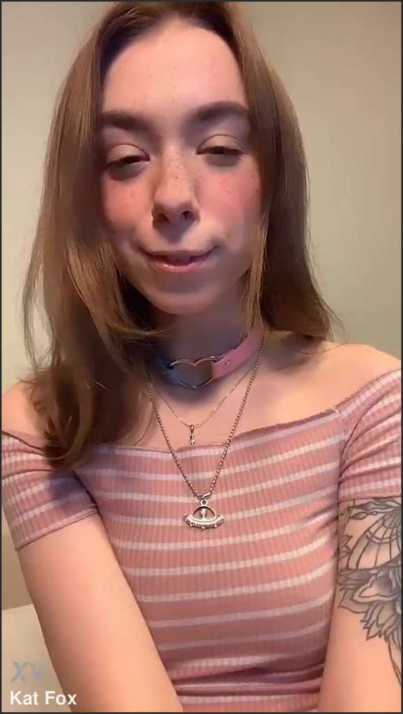 Kat Fox mehreren schwarzen Schwänzen