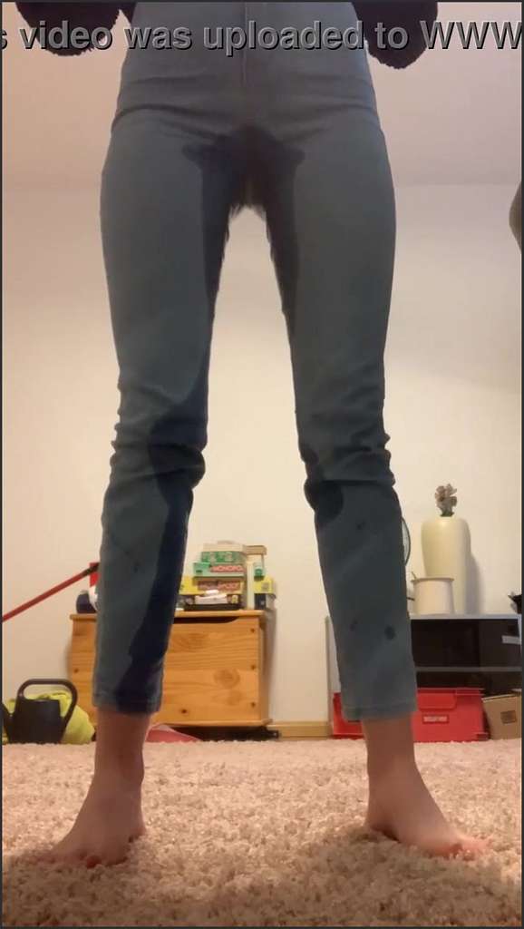 Kinky Aphrodite massiert ihre fleischigen Schamlippen