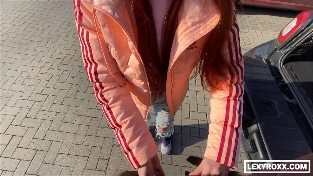Lexy Roxx Heels fickt sich die Milf selber die Pussy