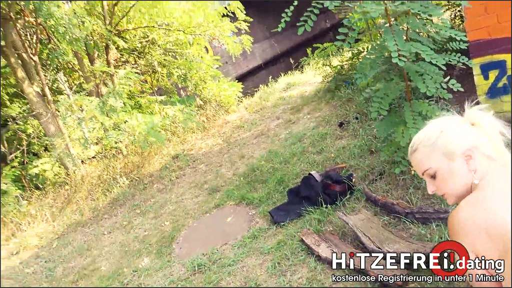 Mia Bitch mit flachen Titten kriegt Creampies auf Swinger Orgie