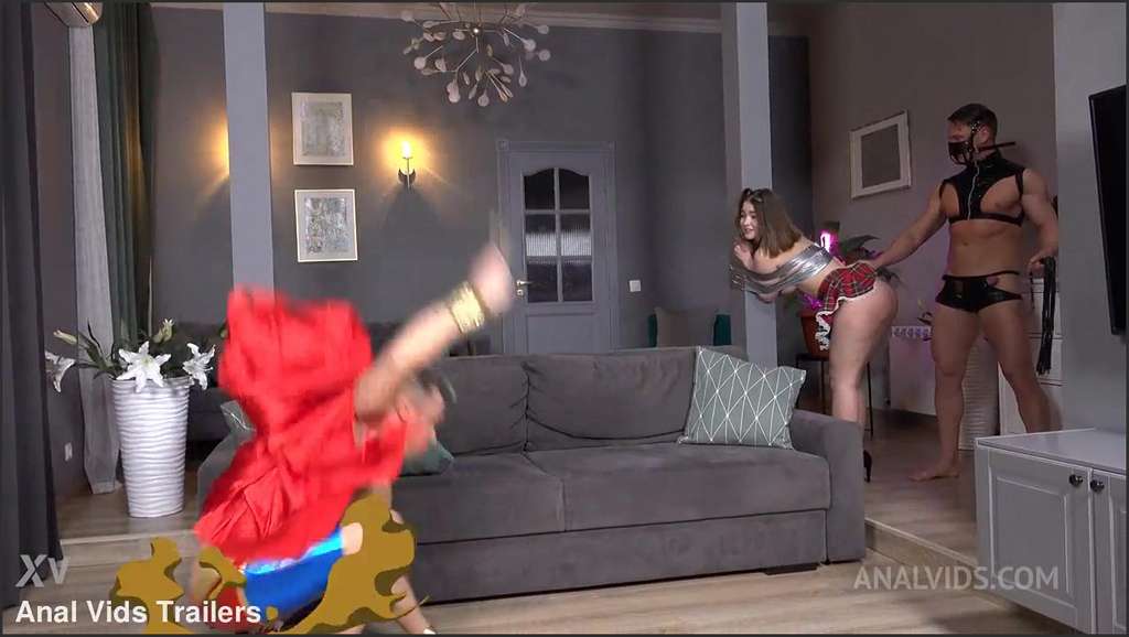Mia Piper und Ficken mit notgeilem brünettem Girl