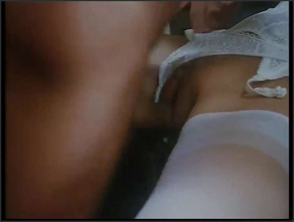 Sarah Louise Young mir die Fotze voll! Sieh zu wie es rausläuft