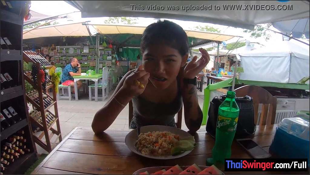 Thailand Luder Jaqueline Plus bläst zwei Schwänze bei MMF Dreier