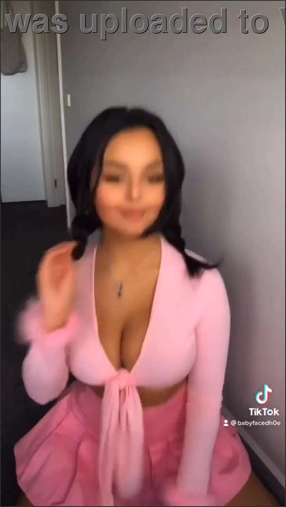 Tiktok masturbiert und pisst dreckig