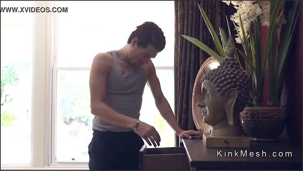 Abella Danger wird beim Arschbums abgefüllt