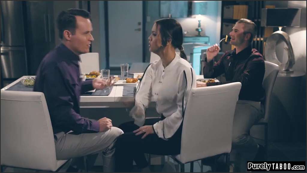 Alina Lopez fickt im Grünen mit jungem Flittchen