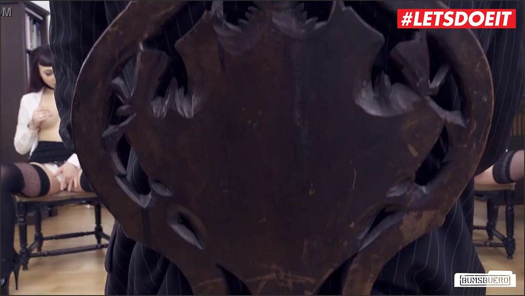 Alissa Noir sich selber mit einem besonderen Toy