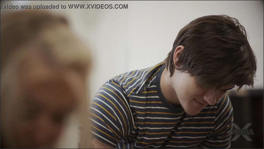 Alura Jenson für zierliche Teen mit kleinen Titten Helena Moeller