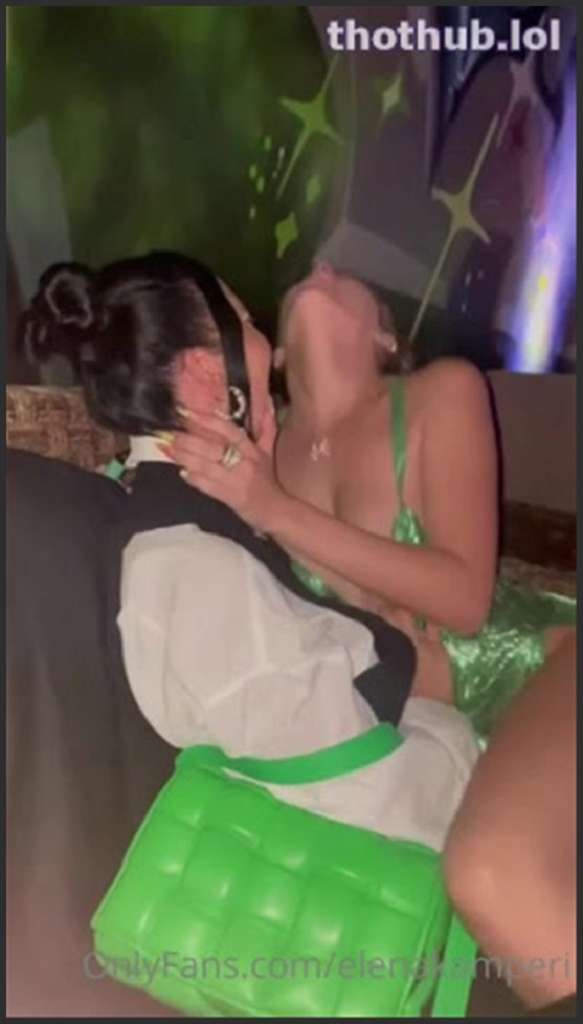 Elena Kamperi rundem Prachtarsch beim Solarium genagelt