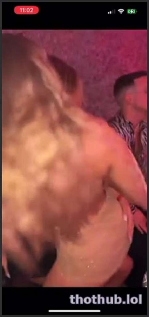 Elena Kamperi Schlampe hol die Wichse raus