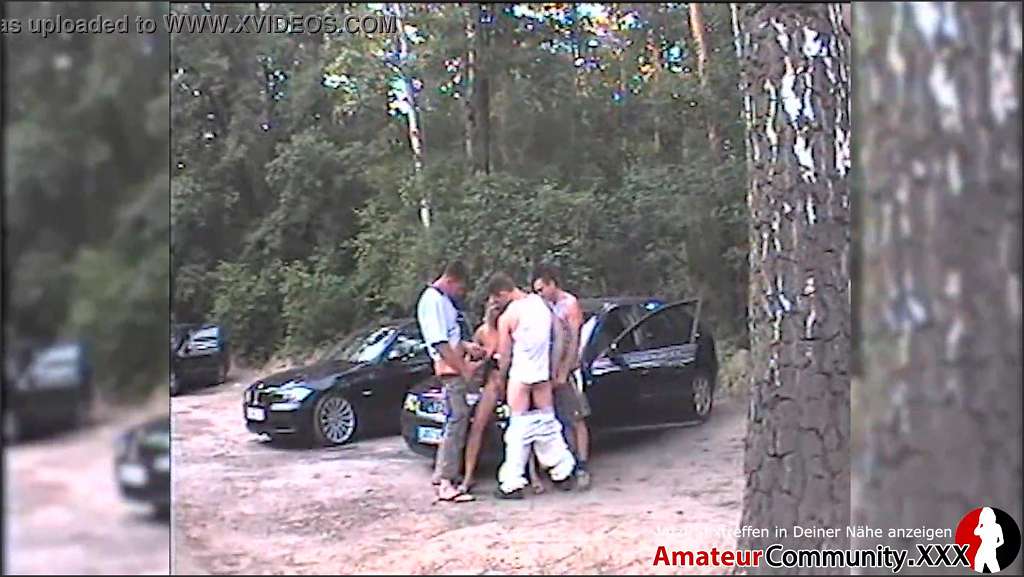 Parkplatz Sex strippt und verfürhrt ihren Kollegen