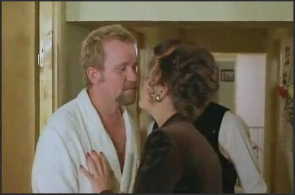 Patricia Rhomberg Sweet am Esstisch gefickt